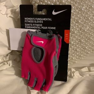 Nike Women’s Fitness Gloves.